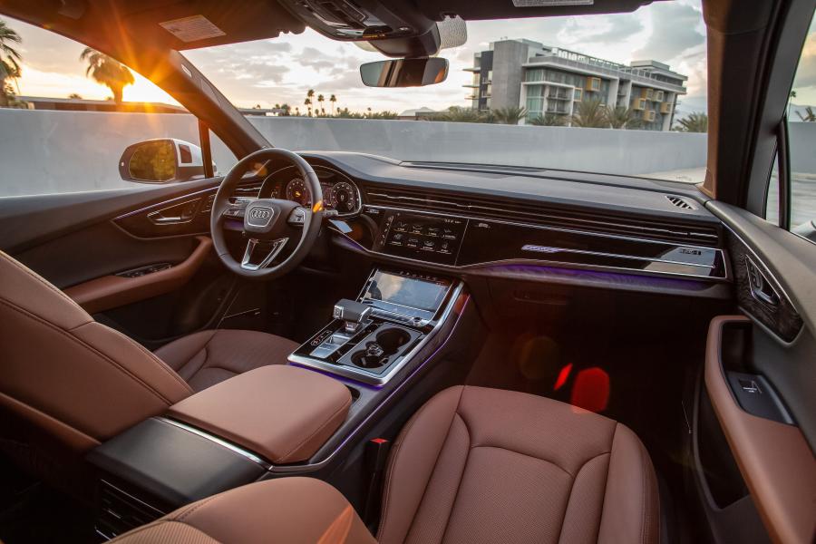 Торпедо Audi Q7 55 TFSI Quattro (4M) 2019 года  (NA) (фото 29 из 37)